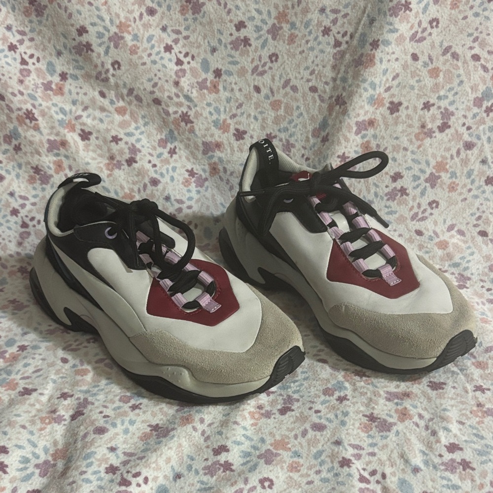 PUMA Women’s Thunder Rive Droite Sneakers